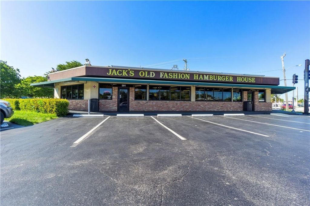 185 SW 3rd Street, Pompano Beach, FL 33060 Photo