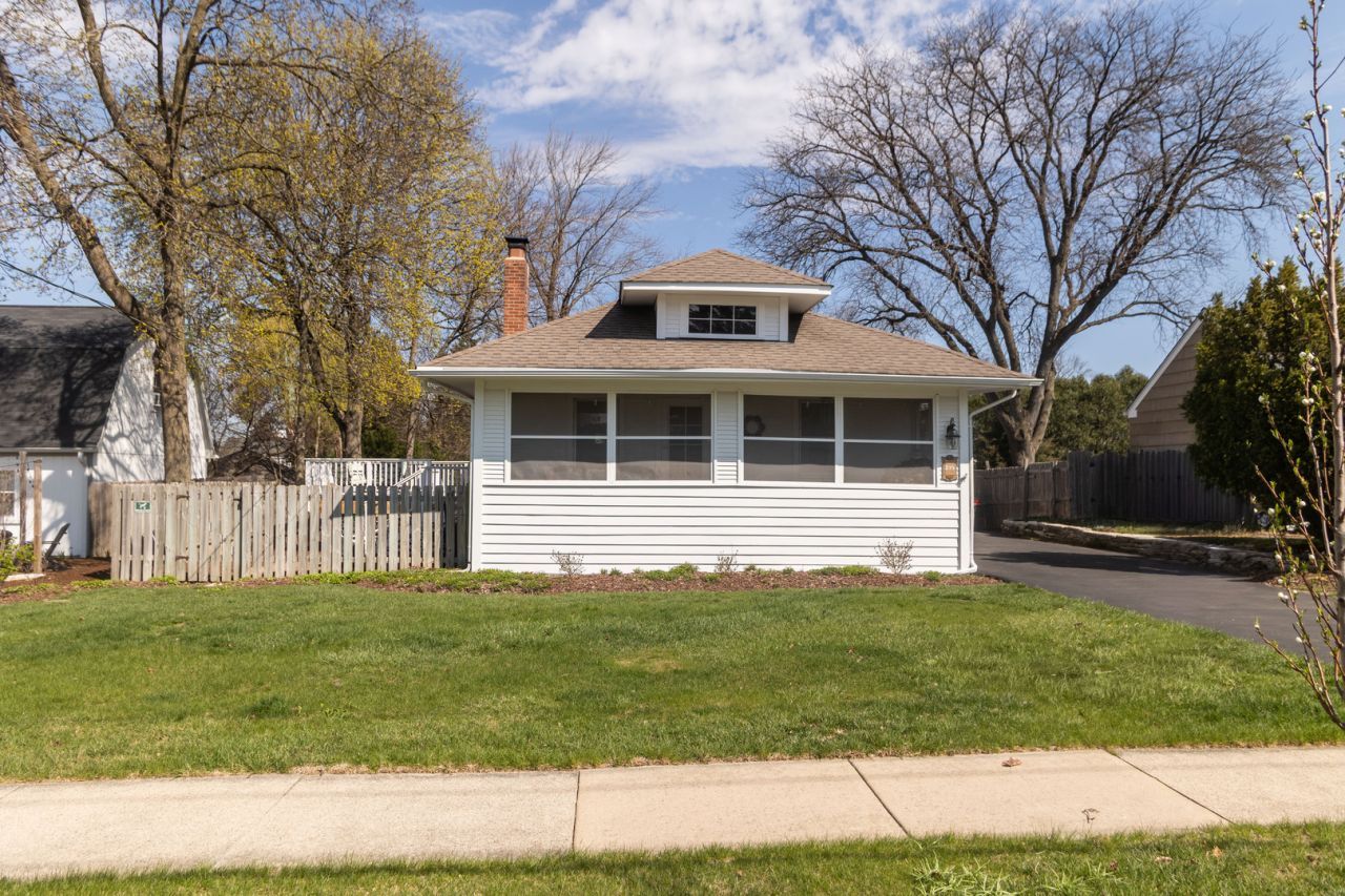 219 W Oak Avenue , Wheaton, IL 60187
