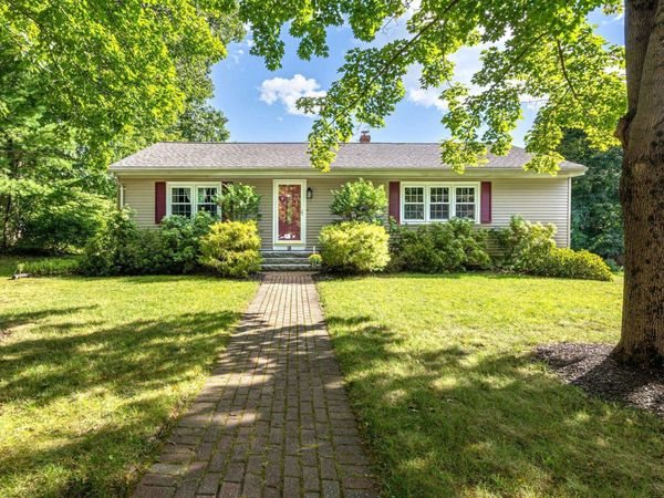 18 Center Circle, Plaistow, NH 03865