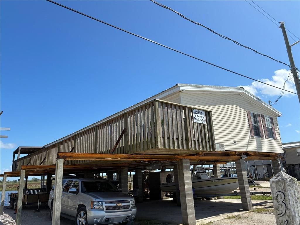 635 MARTIN Lane , Port Sulphur, LA 70083