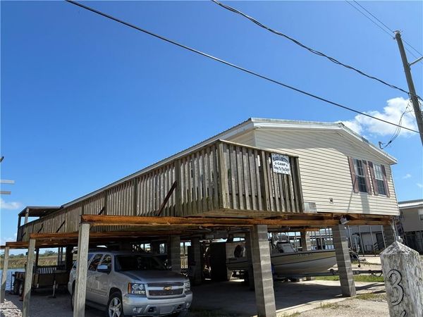 635 MARTIN Lane , Port Sulphur, LA 70083