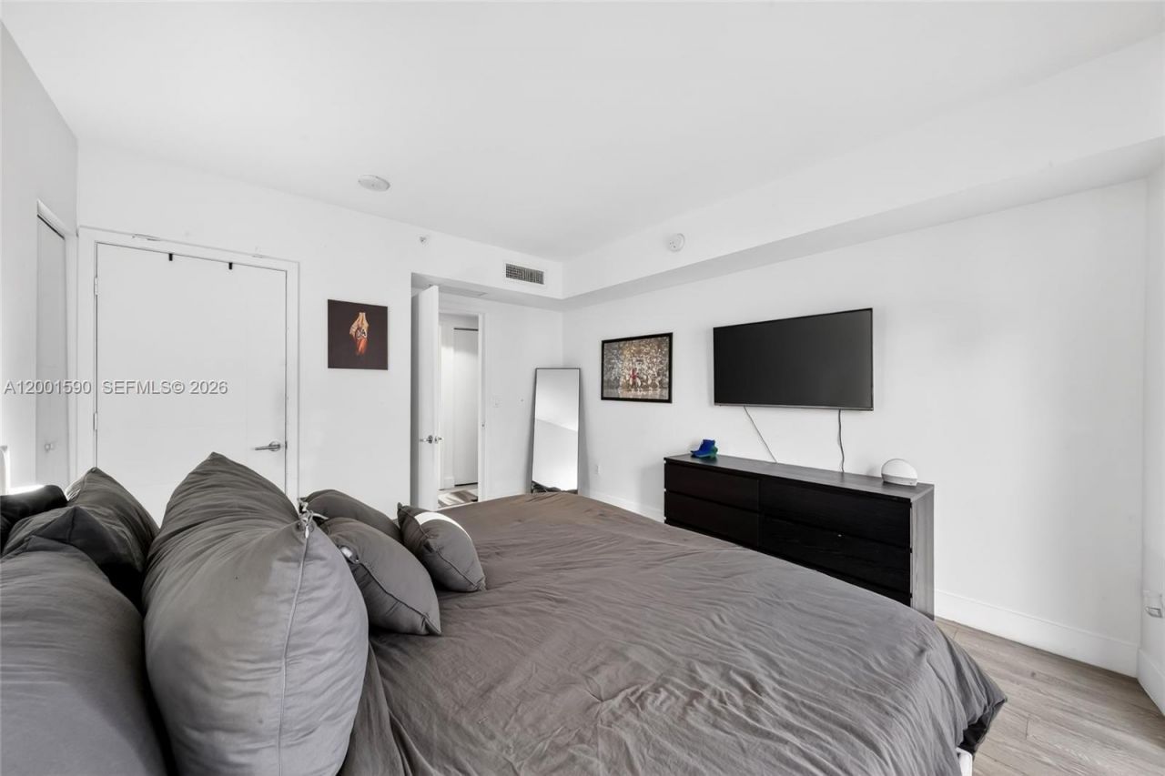 1010 SW 2nd Ave, Unit 1605, Miami, FL 33130 Photo