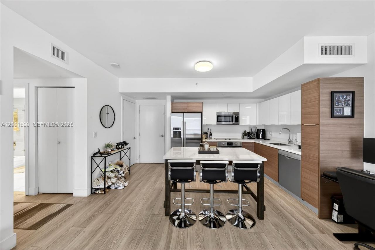 1010 SW 2nd Ave, Unit 1605, Miami, FL 33130 Photo