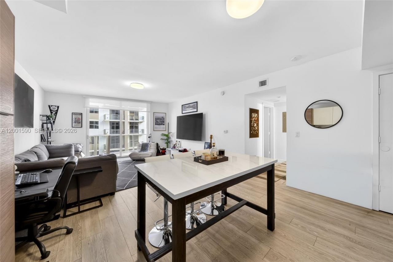 1010 SW 2nd Ave, Unit 1605, Miami, FL 33130 Photo