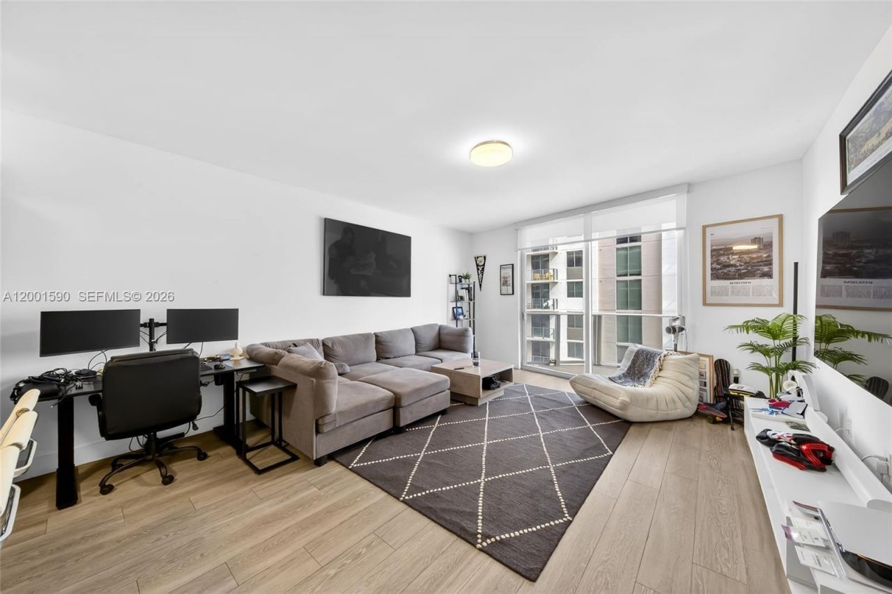 1010 SW 2nd Ave, Unit 1605, Miami, FL 33130 Photo