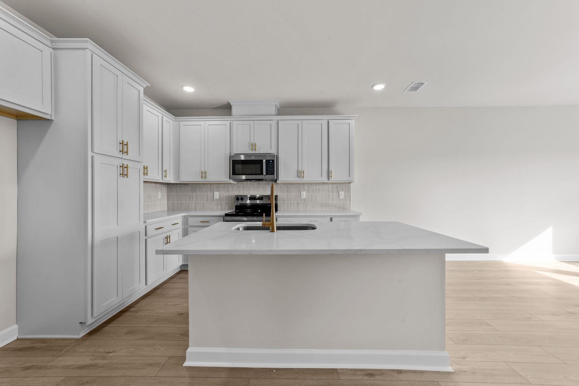 718 Ebb Tide Rd. Photo 8