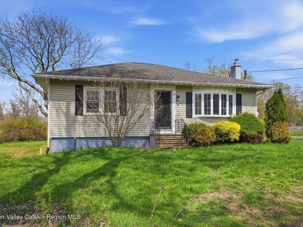 17 Doty Avenue, Pittstown, NY 12185