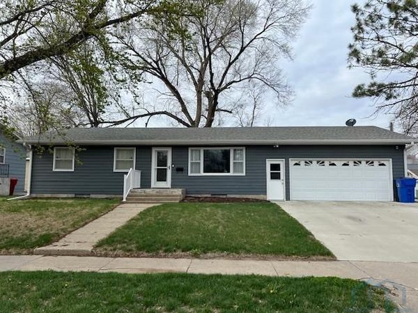 117 W Clark St., Vermillion, SD 57069
