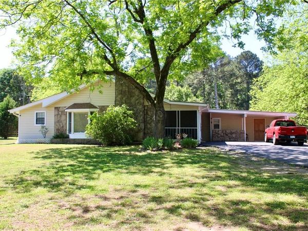 394 NW Hwy 211 , Winder, GA 30680