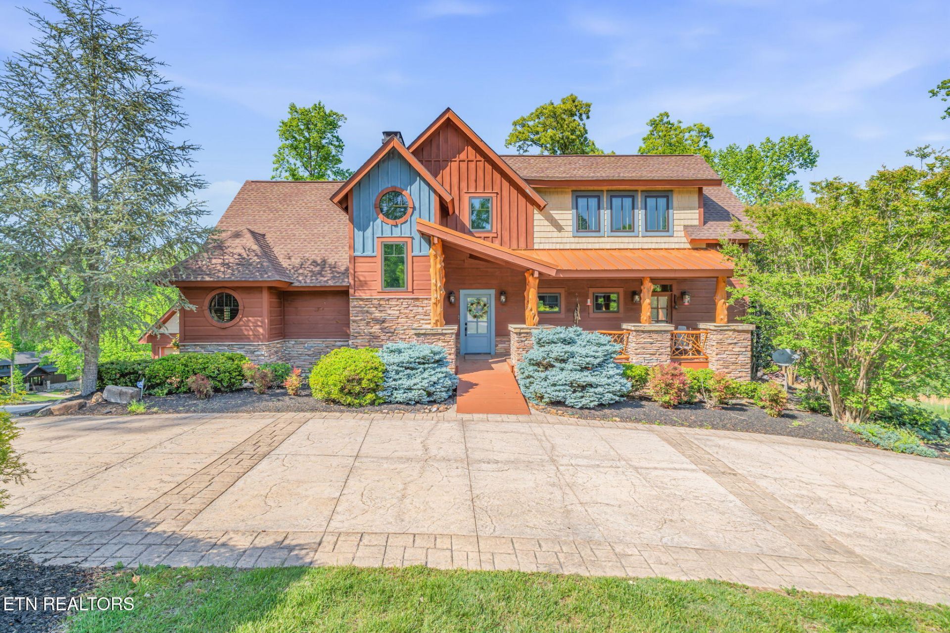 305 Foxwood Drive, Caryville, TN 37714 Main Photo