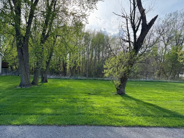 2200 Bl-s Parke, Lake Station, IN 46405