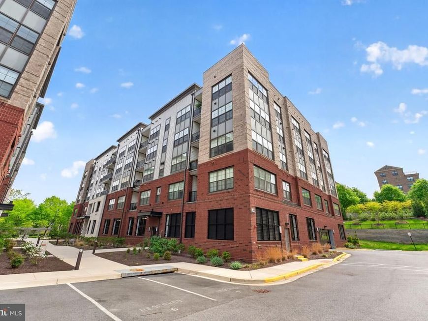 102 Saint Ives Place, Unit 305, Oxon Hill, MD 20745 Main Photo