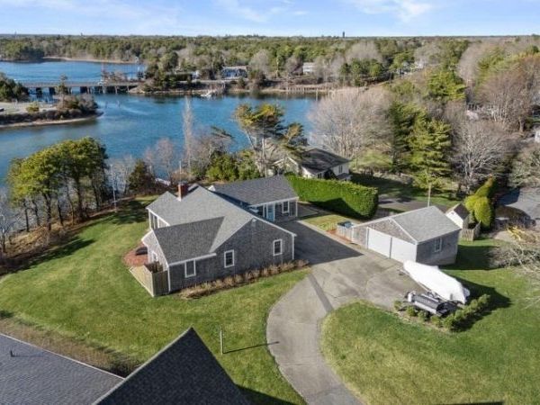 30 Captain Nickerson Ln, Dennis, MA 02660