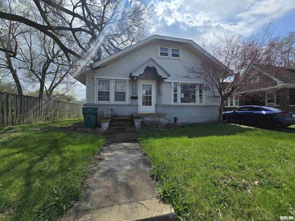 1360 W MAIN Street, Galesburg, IL 61401