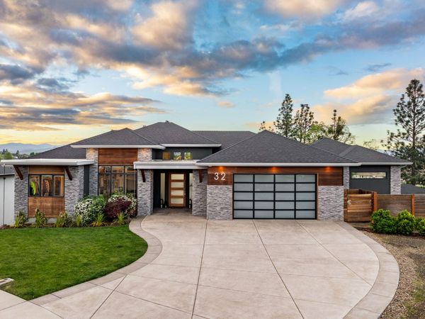 32 Pebble Creek Drive, Eagle Point, OR 97524