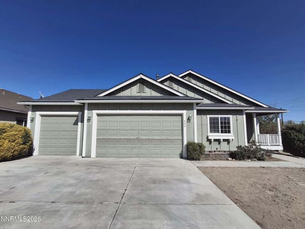 800 Canary Circle, Fernley, NV 89408