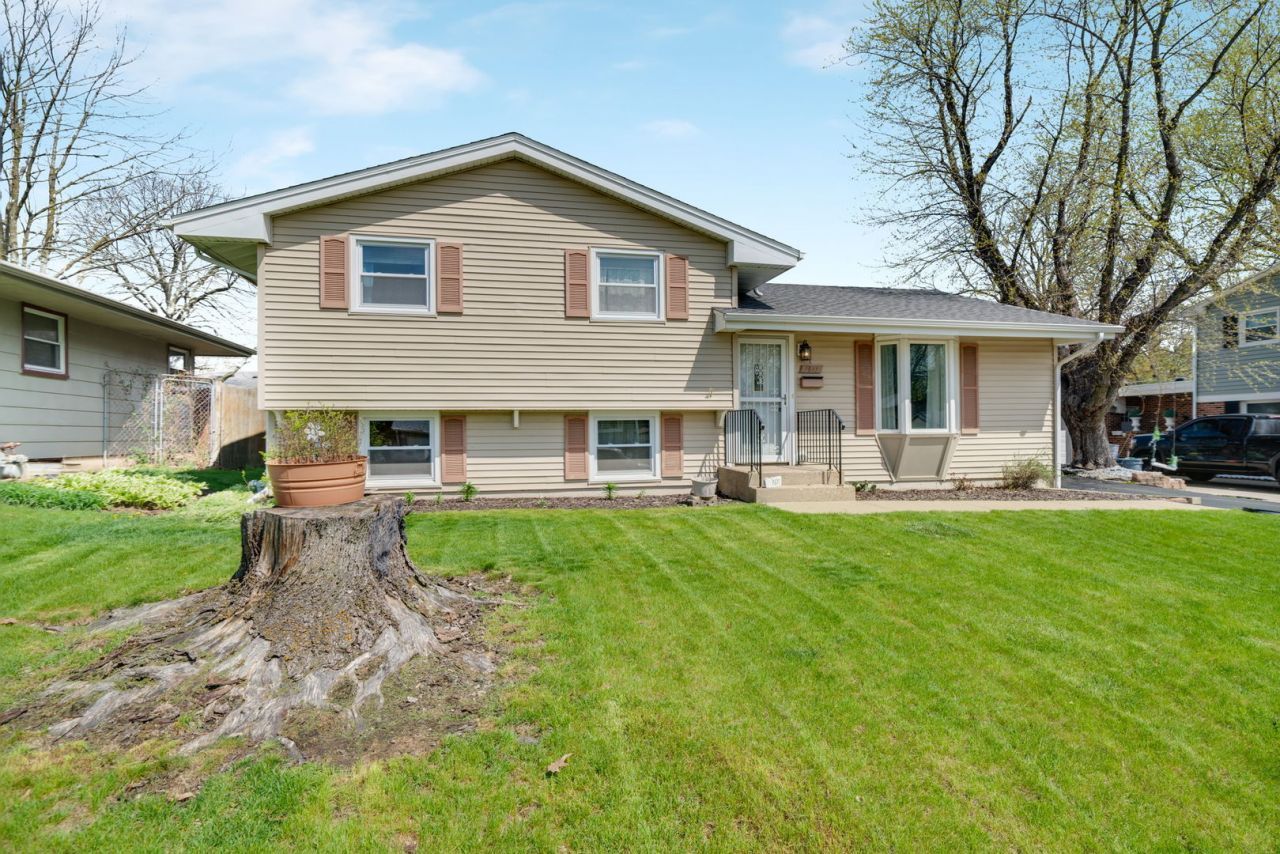 1611 Norte Dame Road , Rockford, IL 61103