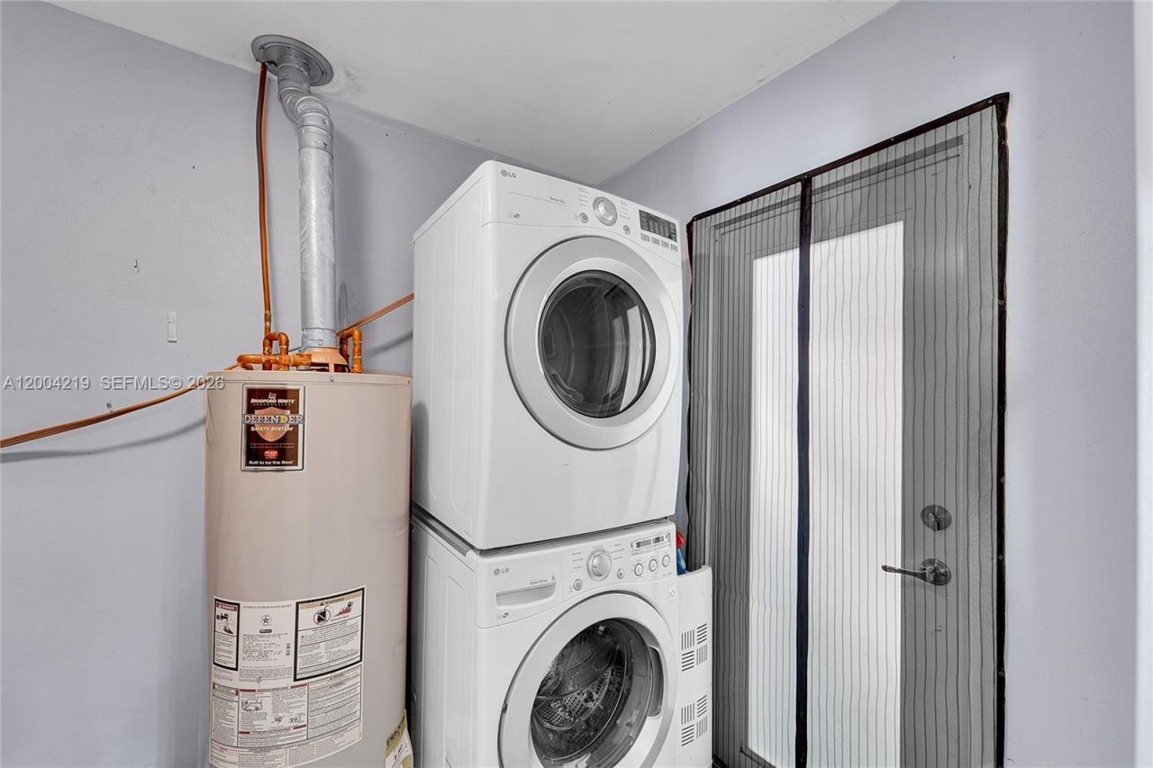 8370 NW 185th St , Hialeah, FL 33015 Photo