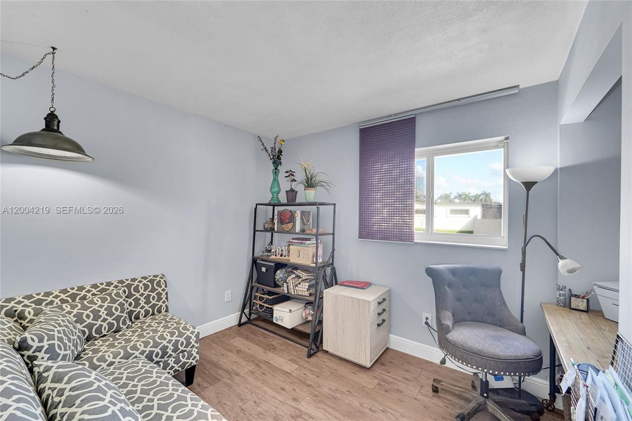 8370 NW 185th St , Hialeah, FL 33015 Photo