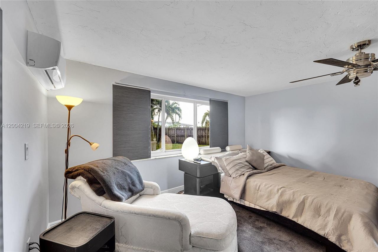 8370 NW 185th St , Hialeah, FL 33015 Photo