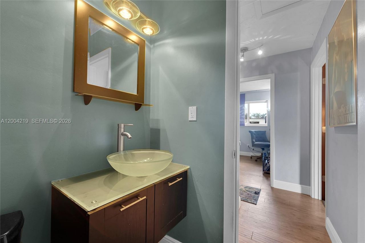 8370 NW 185th St , Hialeah, FL 33015 Photo