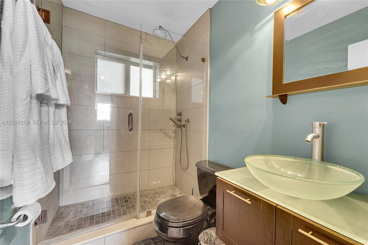 8370 NW 185th St , Hialeah, FL 33015 Photo