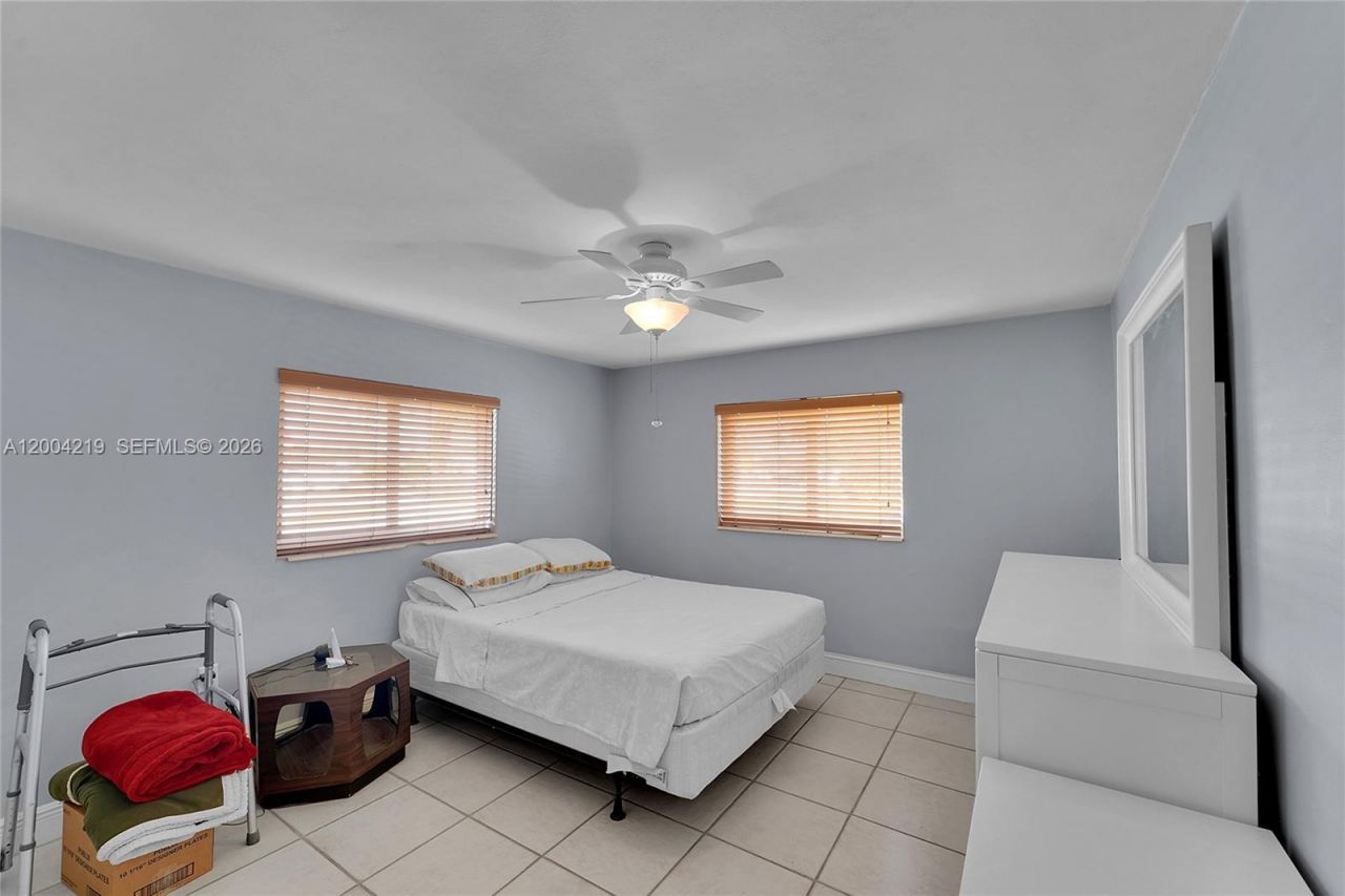 8370 NW 185th St , Hialeah, FL 33015 Photo