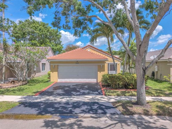 1600 S Salerno Cir, Weston, FL 33327