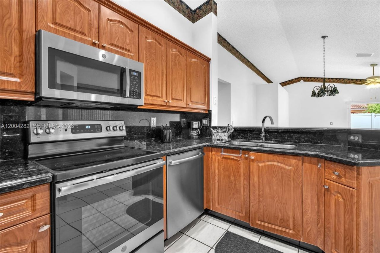 1600 Salerno Cir, Weston, FL 33327 Photo