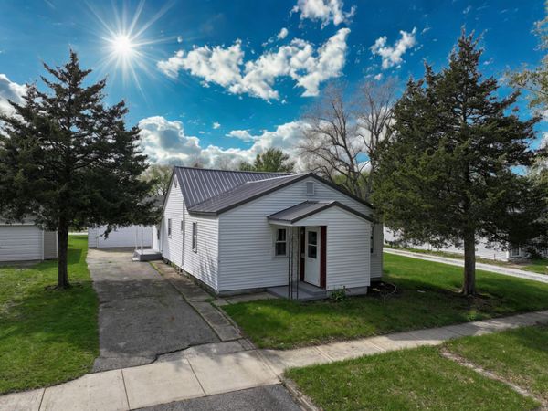 911 N Hathaway Street, Winamac, IN 46996