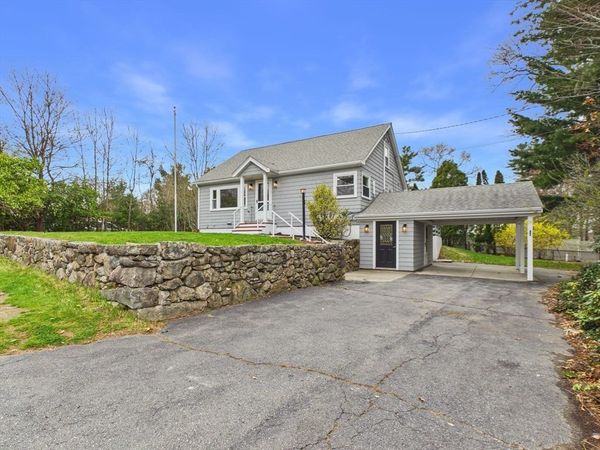 9 Burt St, Acushnet, MA 02743