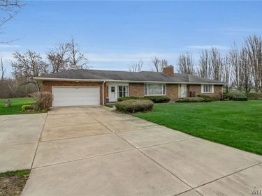 5153 Lake Shore Road , Hamburg, NY 14075