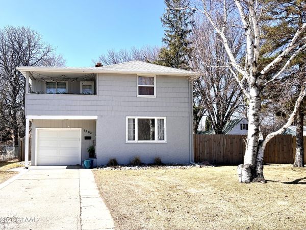 1504 CHERRY Street , Grand Forks, ND 58201