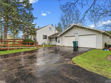 3946 Brown Road, Vernon Vlg, MI 48429