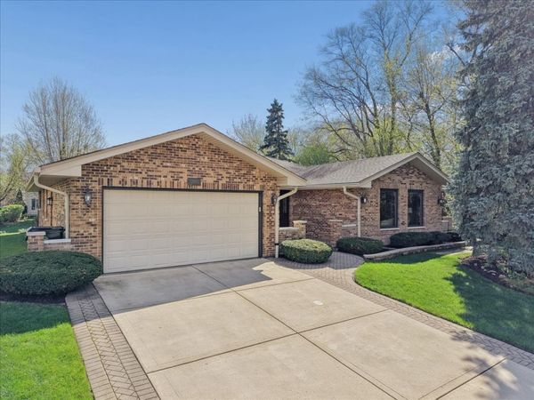 897 W Kelly Ann Drive , Palatine, IL 60067