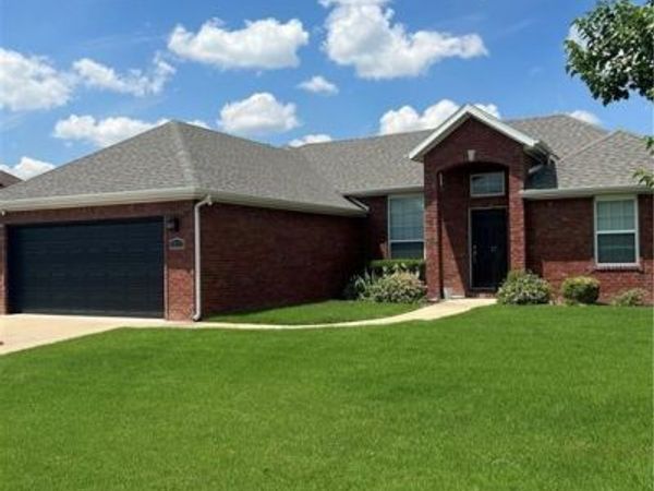 2002 SW Price Avenue, Lowell, AR 72745
