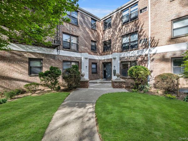 44 Terrace Circle, Unit 1D, Great Neck, NY 11021