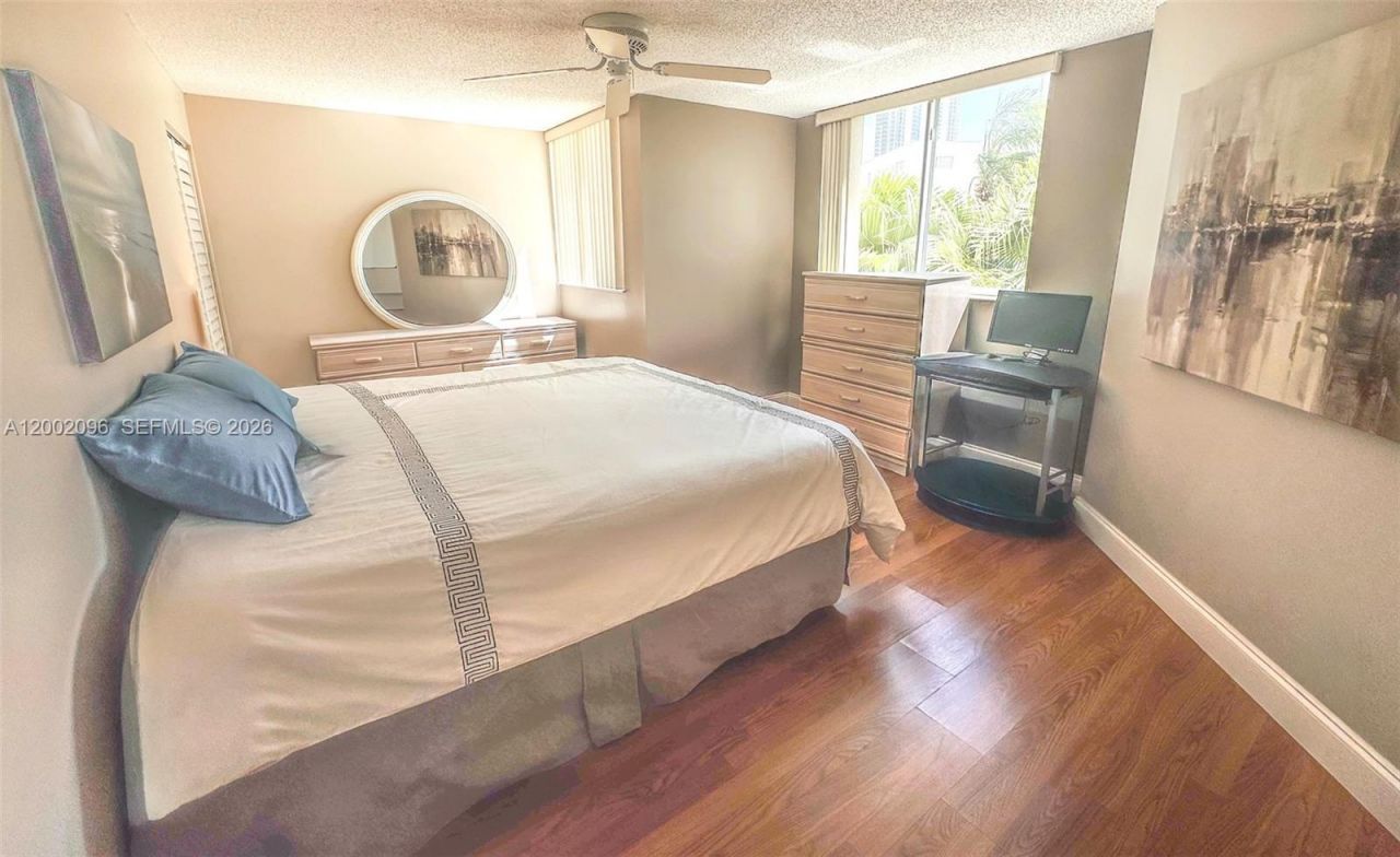 18000 N Bay Rd , Unit 201, Sunny Isles Beach, FL 33160 Photo