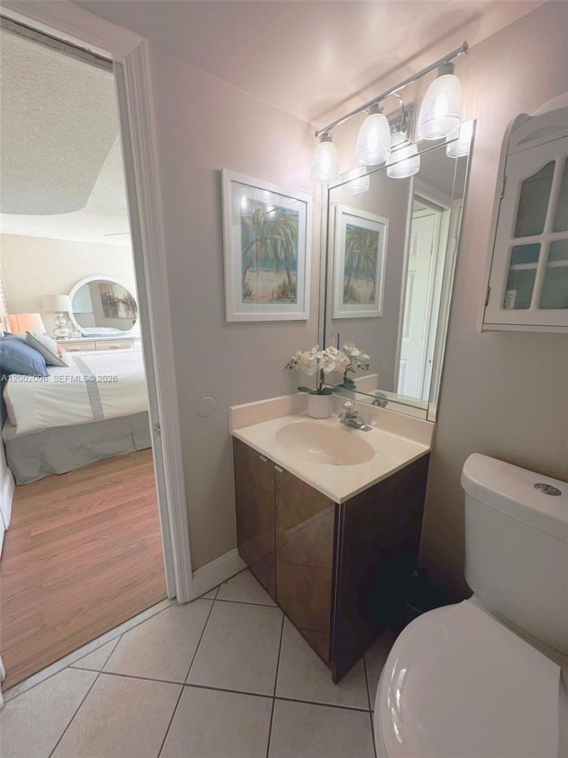 18000 N Bay Rd , Unit 201, Sunny Isles Beach, FL 33160 Photo