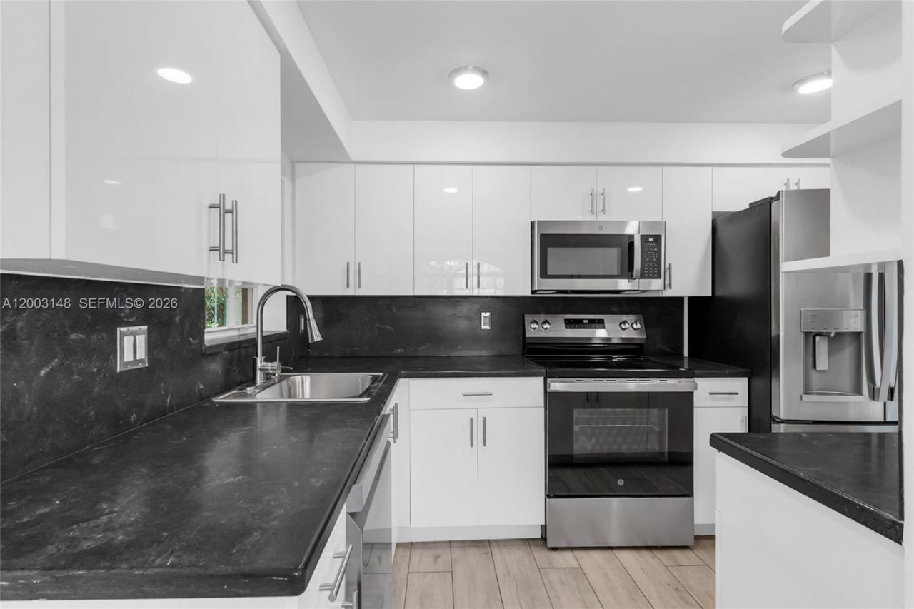 5971 W 13th Ave , Hialeah, FL 33012 Photo