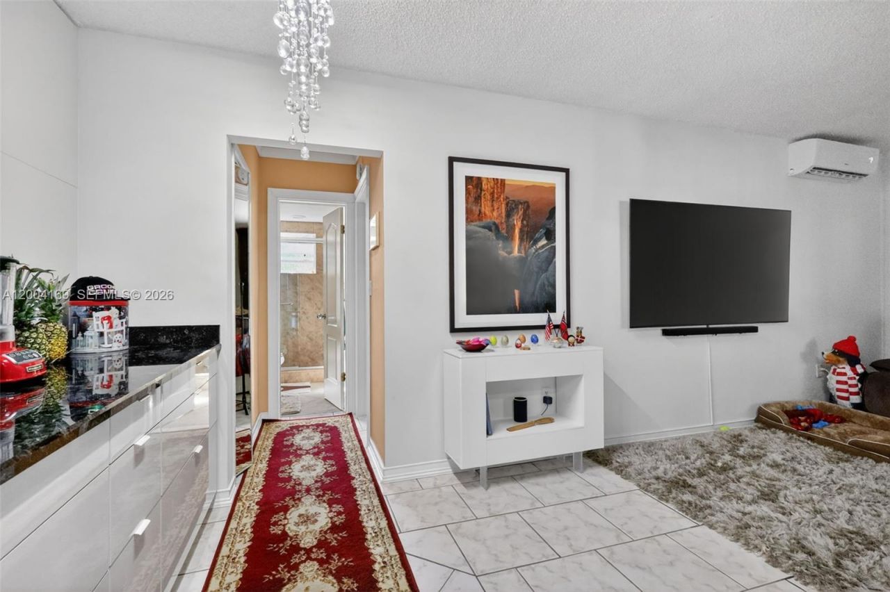 1820 Venice Park Dr , Unit 102, North Miami, FL 33181 Photo