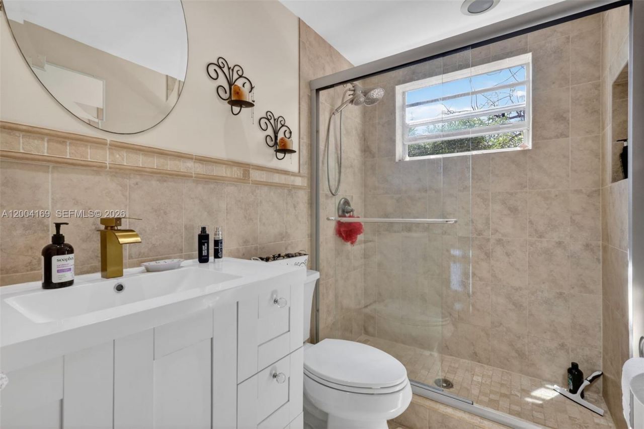 1820 Venice Park Dr , Unit 102, North Miami, FL 33181 Photo