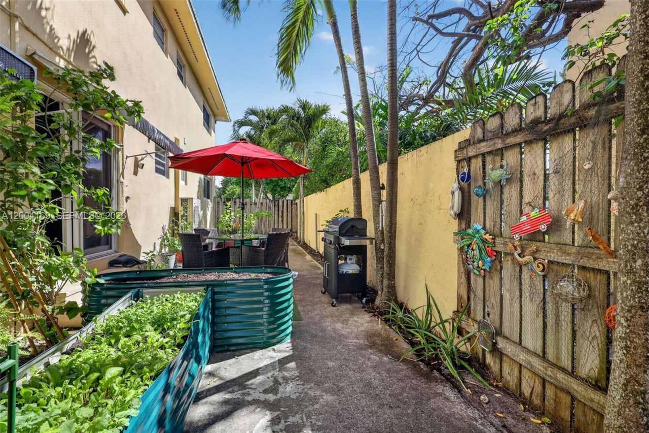 1820 Venice Park Dr , Unit 102, North Miami, FL 33181 Photo