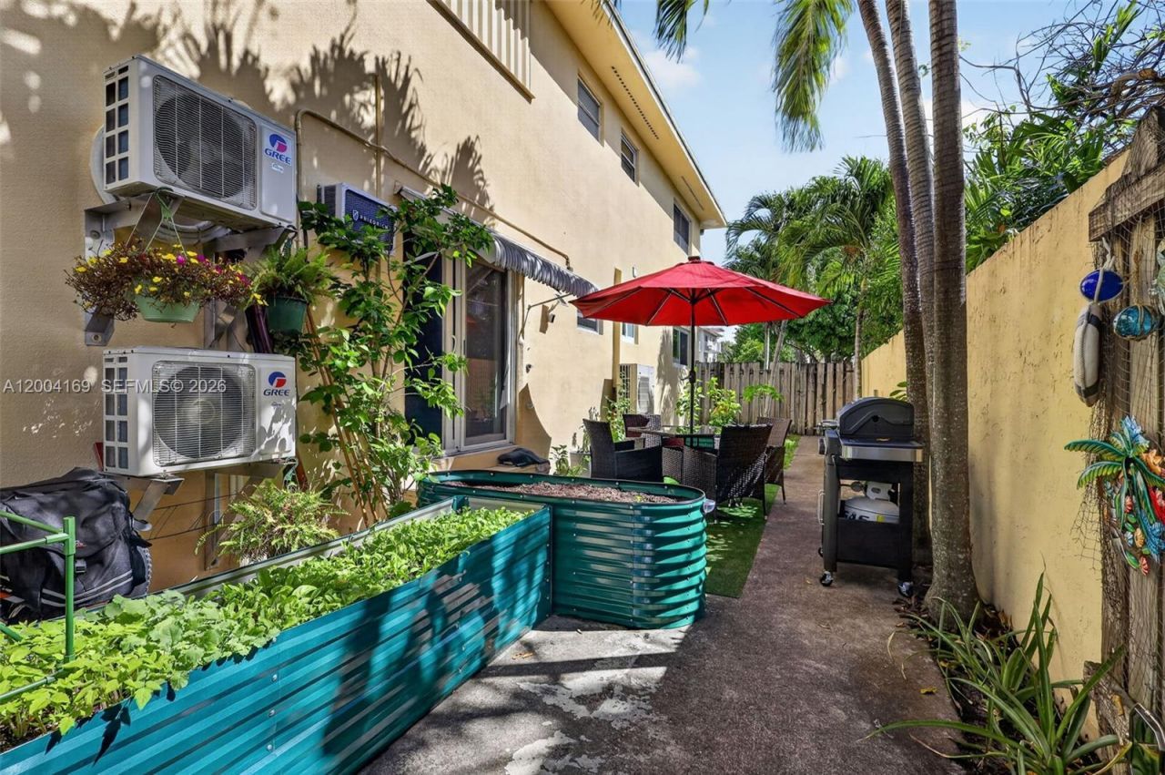 1820 Venice Park Dr , Unit 102, North Miami, FL 33181 Photo