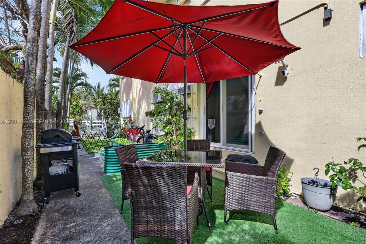 1820 Venice Park Dr , Unit 102, North Miami, FL 33181 Photo