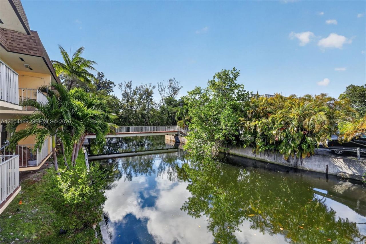 1820 Venice Park Dr , Unit 102, North Miami, FL 33181 Photo