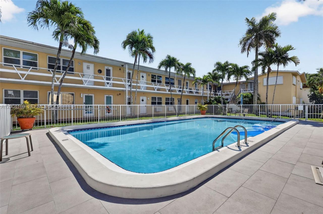 1820 Venice Park Dr , Unit 102, North Miami, FL 33181 Photo
