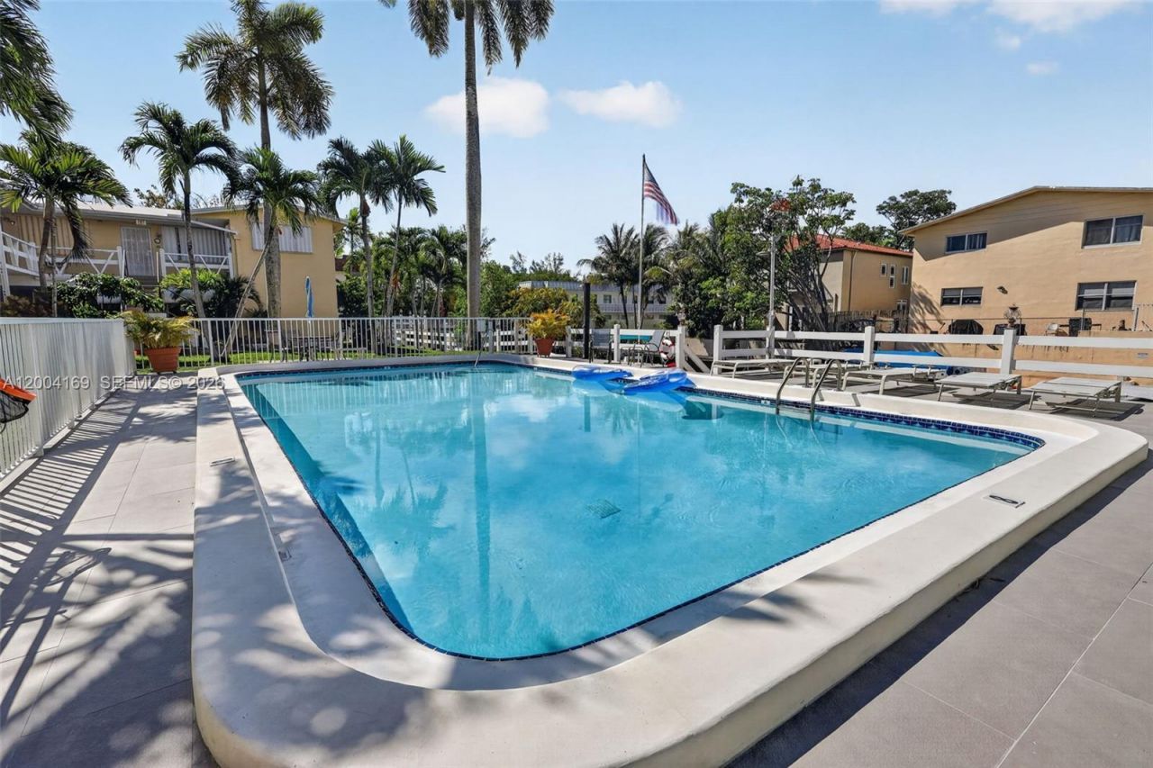 1820 Venice Park Dr , Unit 102, North Miami, FL 33181 Photo
