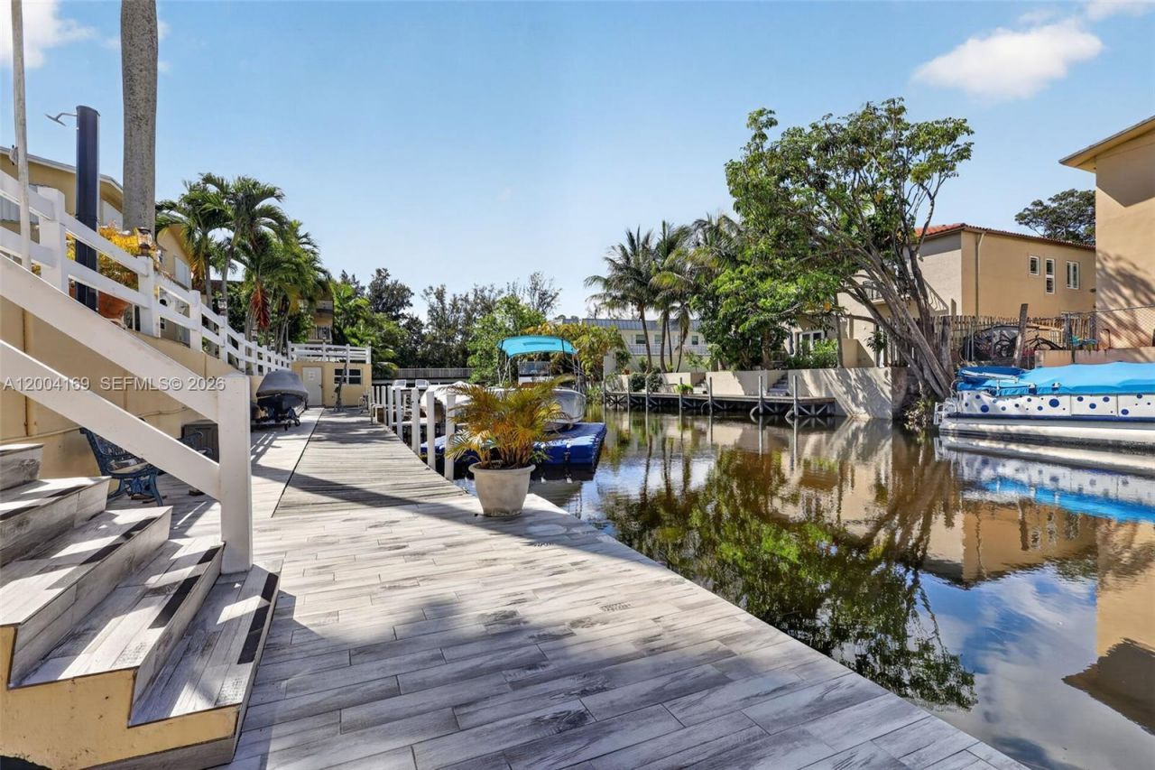 1820 Venice Park Dr , Unit 102, North Miami, FL 33181 Photo