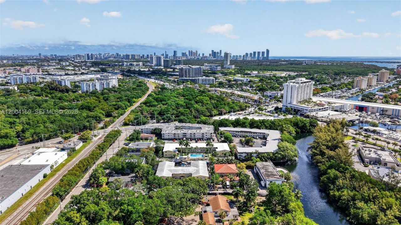 1820 Venice Park Dr , Unit 102, North Miami, FL 33181 Photo